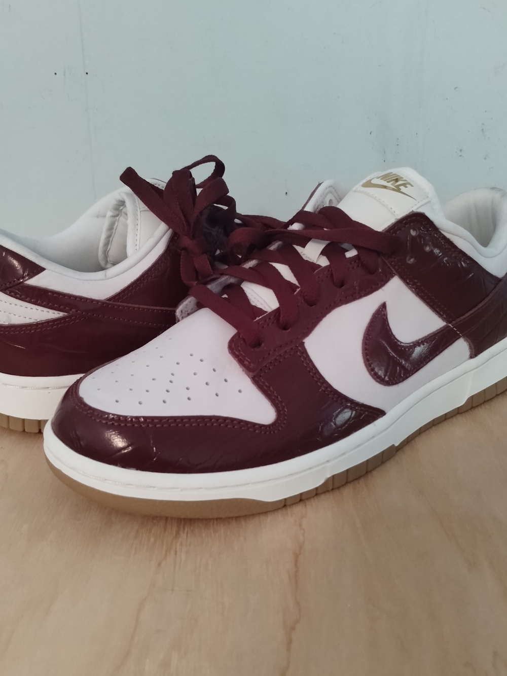 9M/10.5W Women's Nike Dunk Low Team Red Crocodile Sneakers White Burgundy
